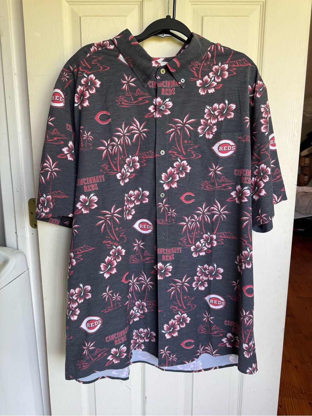 reyn spooner Charcoal & Pink Cincinnati Reds Floral Button-Up